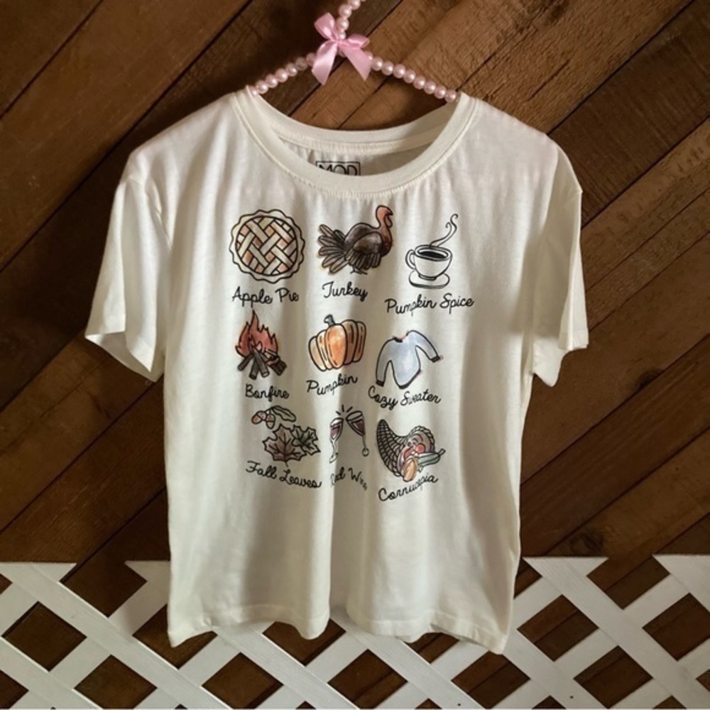 Modern Lux Thanksgiving favorites tee size M
